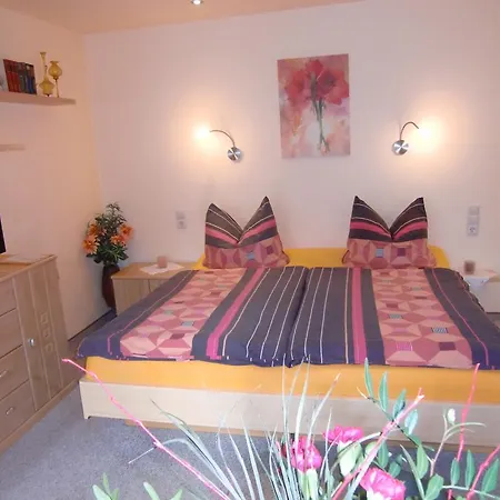 Semesterbostad Haus Am Wald *